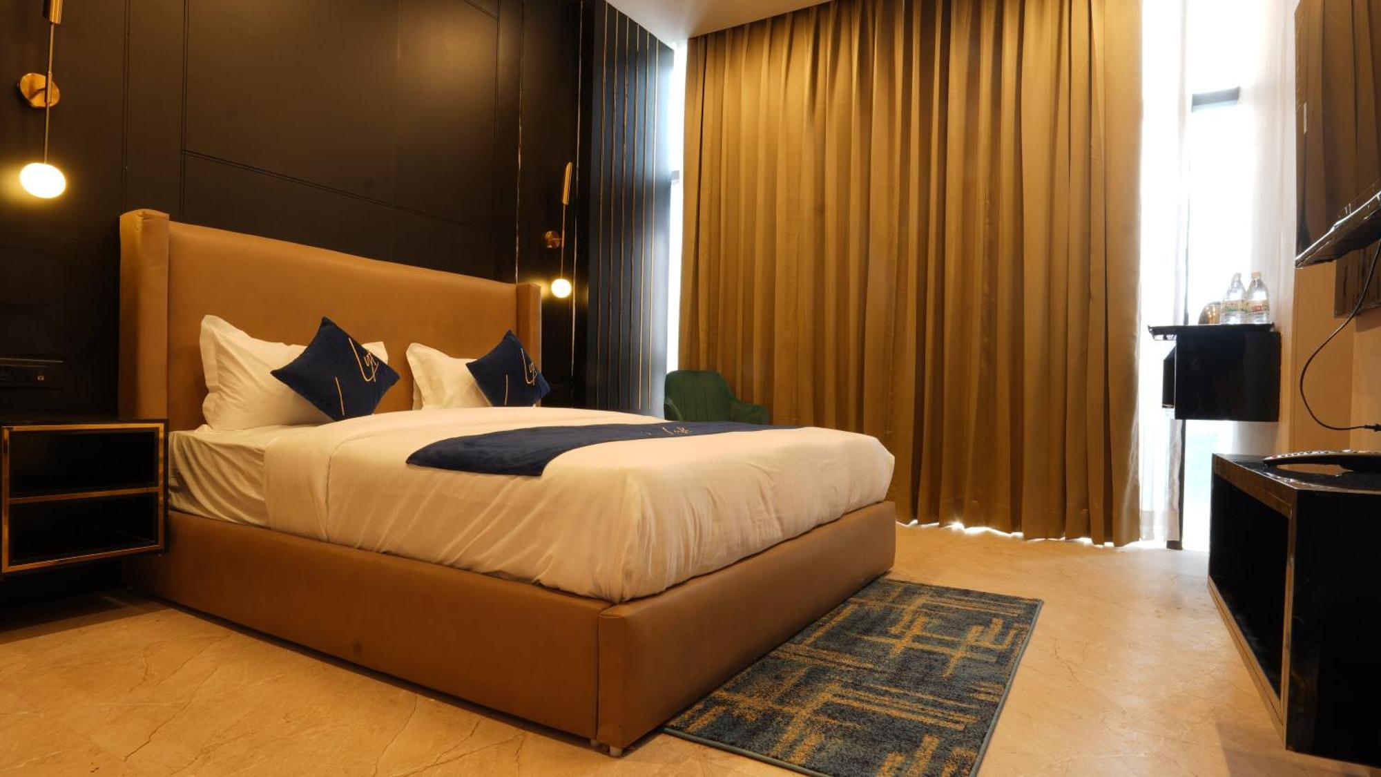 Aquila Grand Suites - Noida Sector 136 מראה חיצוני תמונה
